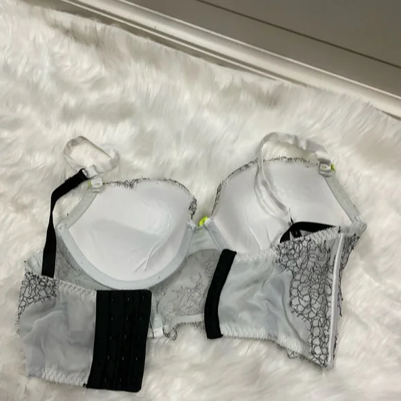 Very Sexy Victoria's Secret Lace Bra and Panty Set - Black and Neon Green